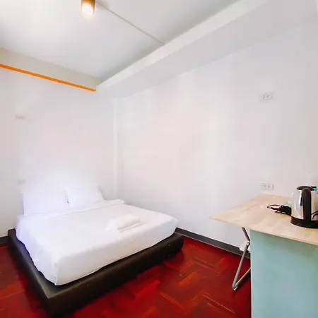 Go Inn Silom Bts Surasak X โกอินน์ สีลม บีทีเอส สถานีสุรศักดิ์ Bangkok Exterior photo